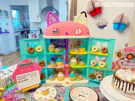 Gabby's Dollhouse Party Food, Birthday Party Gabby Dollhouse, Gabys Doll House Birthday Party, Gabby Dollhouse Food Ideas, Gabbys Dollhouse Party Food, Gaby Dollhouse Party Ideas Decoration, Gabby Cat Birthday, Gabbys Dollhouse Birthday Party Food, Gabby Birthday Party