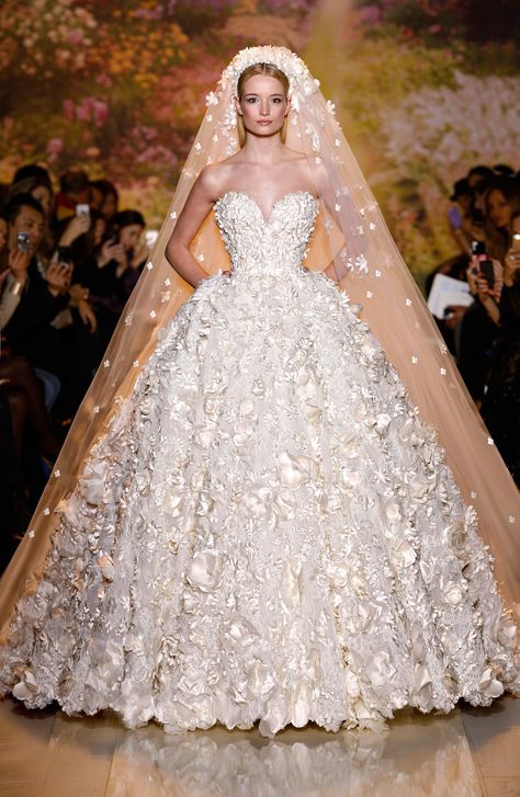 Most Expensive Wedding, Most Expensive Wedding Dress, Best Wedding Dress Designers, Expensive Wedding Dress, Expensive Wedding, Wedding Dress Designers, Celebrity Wedding Dresses, Fairy Tale Wedding Dress, Most Beautiful Wedding Dresses