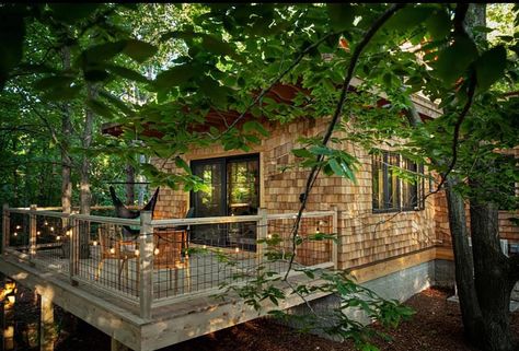 This Handcrafted Michigan Airbnb Is Absolutely Breathtaking Michigan Cabin, Fall Cabin, Michigan Detroit, Travel Michigan, Michigan Homes, Michigan Lake, Secluded Cabin, Kalamazoo Michigan, Creative Retreat