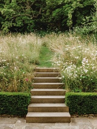 An 18th-century Gloucestershire farmhouse with a simple, relaxed interior English Cottagecore, Balcony Greenhouse, Irish Farmhouse, Landscaping Patio, Irish Interior Design, Deck Balcony, Cotswolds Cottage, Plants Vegetables, Cottage Garden Design