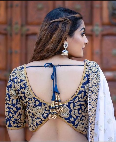 Blouse Pattern Back Neck, Blouse Designs Latest Back Side Simple, Back Side Blouse Designs Latest, Blouse Designs Latest Back Side, Beautiful Blouse Designs, Blouses Pattern, Kali Images, Choli Design, Sleeveless Blouse Designs