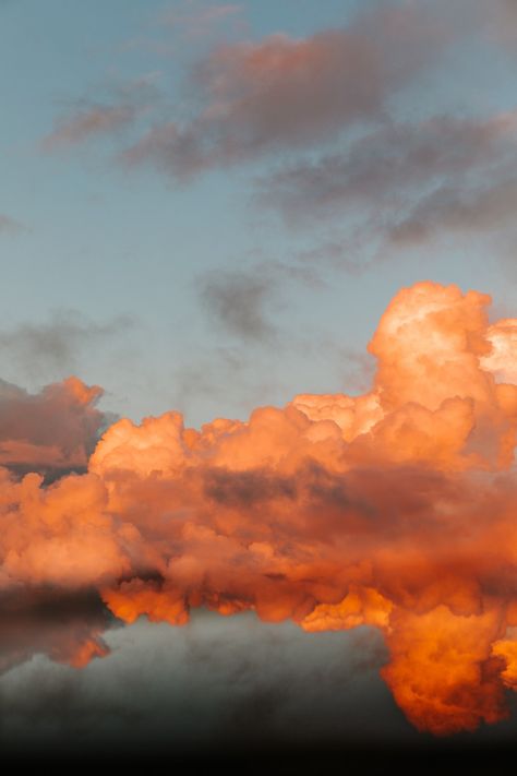 Orange Pictures, Amazing Hd Wallpapers, Wallpaper Light, Aesthetic Orange, Light Aesthetic, Wallpaper Sky, Cloud Photos, Aesthetic Light, Orange Walls