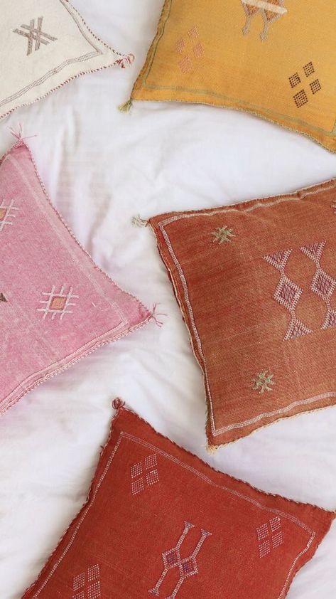 Easy Painting Projects, Big Cushions, Moroccan Bedroom, Moroccan Home Decor, Boho Cushions, Moroccan Kilim, Cactus Silk, Moroccan Pillows, Farmhouse Pillows