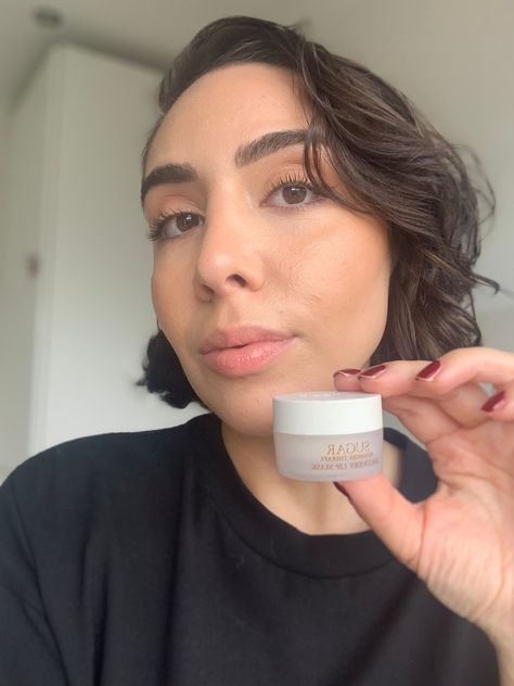 I Tried TikTok’s Lip Slugging Hack & Now I Barely Use Lip Balm #refinery29 https://www.refinery29.com/en-au/tiktok-lip-slugging-trend Lips Vaseline, Overlined Lips, Vaseline Original, Lips Drawing, Kissable Lips, Smooth Lips, Flaky Skin, Unwanted Hair Removal, Hair Skin Nails