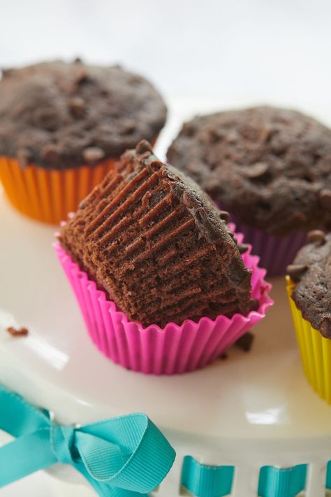 Using a microwave to make chocolate muffins takes no time at all. Microwave Cupcakes Recipe, No Bake Cheesecake Easy, No Bake Cheesecake Dip, Cheesecake Easy No Bake, Mikrogolf Resepte, Microwave Cupcake, Cheesecake Recipes No Bake, No Bake Cheesecake Bars, Microwave Cakes