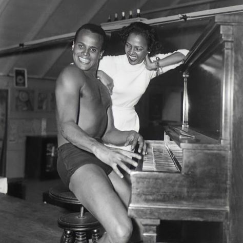 Dorothy Jean Dandridge on Instagram: “Dorothy Dandridge and Harry Belafonte having fun on the set of the film "Island in the Sun" (1957). #DorothyDandridge #HarryBelafonte…” Island In The Sun, Acting Classes, Dorothy Dandridge, Black Glamour, Harry Belafonte, Jane Fonda, Film Industry, Rare Photos, Hollywood Glamour