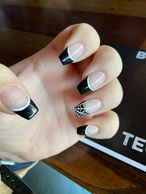 Black And White Halloween Acrylic Nails, Short Black Nails Ideas Halloween, Simple Halloween Nails Square, Black And White Halloween Nails, Halloween Short Nails, Spooky Manicure, Spiderweb Nails, Beachy Nail Designs, Country Acrylic Nails