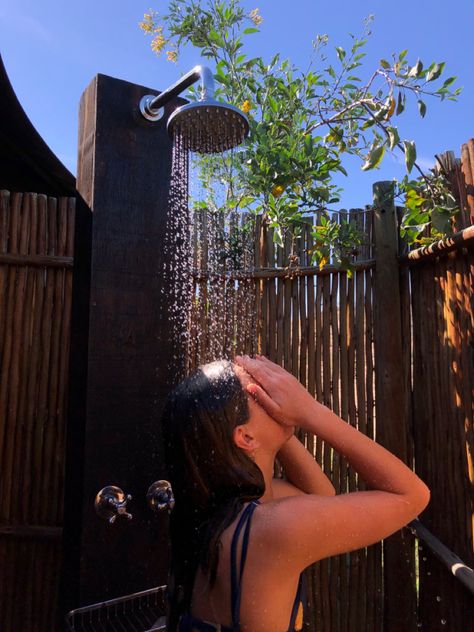 Outdoor Beach Shower Pictures, Outdoor Shower Poses, Outdoor Shower Instagram Pictures, Beach Shower Pics, Shower Pic Aesthetic, Outside Shower Pics, Outdoor Shower Photoshoot, Outdoor Shower Pics, Beach Shower Pictures