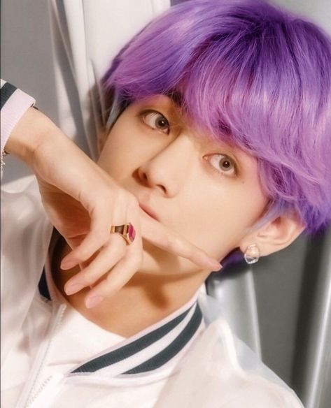 Yadom⁷ 🍪🍲 on Twitter: "kim taehyung with purple hair? -HELL YEAH #V #BTS… " Types Of Purple Hair, Guy Purple Hair, Taehyung Purple Hair, Purple Hair Kpop, Tata Mic, Kpop Hair Color, Anime Purple Hair, Purple Ocean, Ninja 2