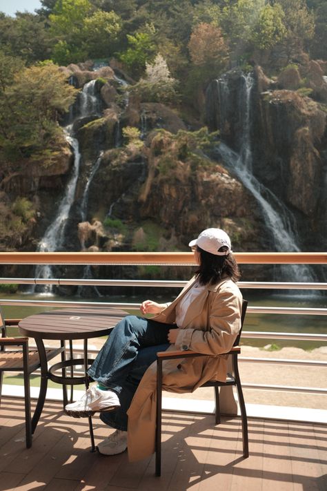 Cafe outfit on a spring day in Seoul ❀ 📍Cafe Pokpo  #fashion #spring #springoutfitsforwomen #outfits #outfitoftheday #outfitideasforwomen #southkoreatravel #seoul #trenchcoat #poloralphlauren South Korea Seoul Aesthetic Outfit, Busan Outfit, Korea In April, Korea Outfits, Seoul Instagram, Cafe Outfit, Seoul Cafe, South Korea Fashion, Korea Trip