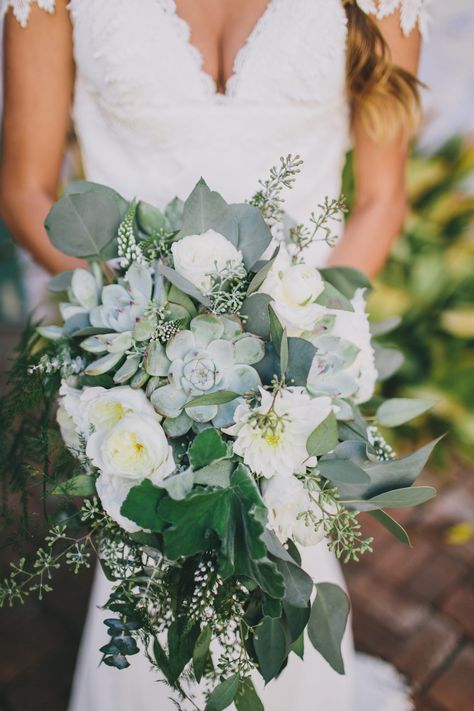 Greenery Wedding Bouquet, Succulent Bouquet Wedding, Wedding Flower Guide, Greenery Wedding Decor, Southwest Wedding, Tropical Wedding Flowers, Succulent Bouquet, Beautiful Bouquets, Winnipeg Manitoba