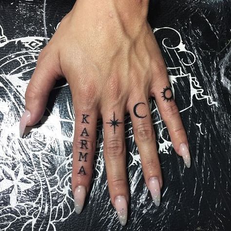 Tattoo Karma, Tattoo Main, Small Finger Tattoos, Finger Tattoo For Women, Finger Tats, Knuckle Tattoos, Hand And Finger Tattoos, Cute Hand Tattoos, Finger Tattoo Designs