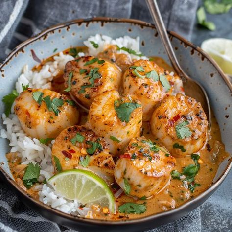 cookefast | Spicy Coconut Curry Scallops | Facebook Curry Scallops, Spicy Coconut Curry, Scallop Recipes, Healthy Food Dishes, Healthy Food Motivation, Healthy Lifestyle Food, Indian Curry, Roma Tomatoes, Coconut Curry