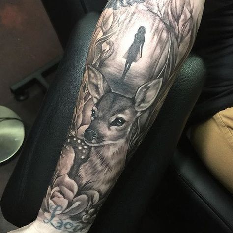 Hirsch Tattoo Frau, Fawn Tattoo, Doe Tattoo, Hirsch Tattoo, Wildlife Tattoo, Animal Sleeve Tattoo, Nature Tattoo Sleeve, Wolf Tattoo Sleeve, Studio Tattoo