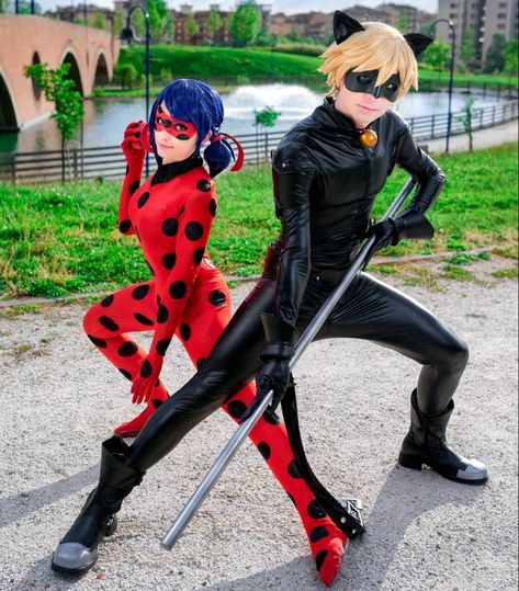 33+ OUTCLASS IDEAS OF COUPLE HALLOWEEN COSTUMES Cat Noir Costume, Halloween Costumes Anime, Miraculous Ladybug Costume, Couples Cosplay, Halloween Parejas, Couple Cosplay, Ladybug Costume, Cat Cosplay, Couple Costumes