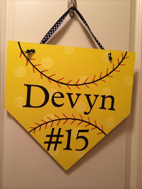 DIY softball door hanger! Baseball Hotel Door Signs, Softball Sign, Softball Things, Fast Pitch Softball, Softball Field, Softball Ideas, Travel Ball, Locker Signs, Softball Party