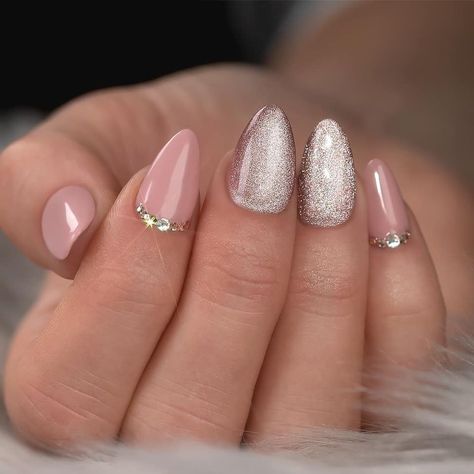 jolifin prettynailshop24 cateye cateyenails goldennails glitternails fallnails autumnnails herbstnaegel herbst shellac shellacnails JaDu schaust richtigdieses Design sieht wirklich auswie ein funkelnder GoldregenProductsJolifin LAVENI Shellac RubberGelmake-up (Art.-Nr17360Jolifin LAVENI ShellacDiamond Cat-Eye rosy (Art.-Nr17250) Nailart Cateye, Cateye Nailart, Diamond Cat, Short Almond Nails, Mood Colors, Cat Eye Nails, Cat Eyes, Pink Cat, Square Nails