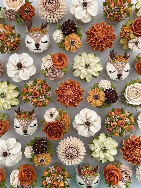 Buttercream Flowers Cupcakes, Cupcake Flower Bouquets, Buttercream Cake Decorating, Floral Cupcakes, Fall Cakes, Cupcake Bouquet, Flower Cupcakes, Buttercream Flowers, Themed Cupcakes