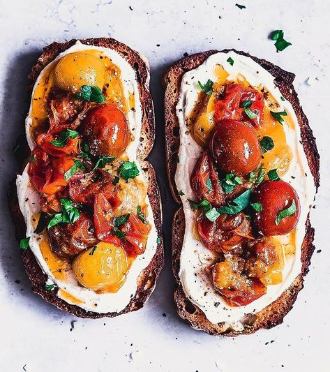 Zeynep Dinç on Instagram: “#Sourdough toasts with pan fried cherry #tomatoes on top of creamy garlicky lemony #ricotta & feta, topped with flaky sea salt & chili oil…” Toast With Feta Cheese, Sourdough Bread Toast Ideas, Sourdough Bread Toppings, Toasted Sourdough Bread, Sourdough Bread Toppings Ideas, Sourdough Topping Ideas, Sourdough Toppings, Sourdough Bread Breakfast Ideas, Sourdough Bruschetta