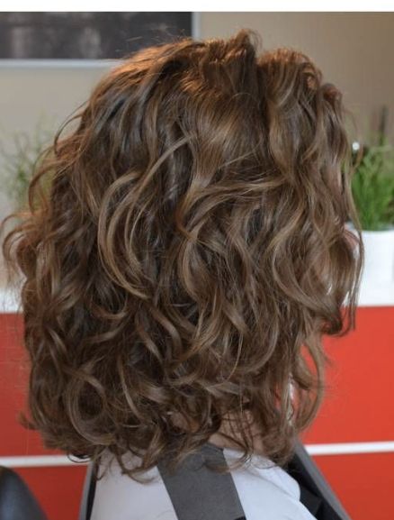 Thick Wavy Hair Face Framing Layers, Mid Length Layered Curly Haircuts, Short Wavy Hair Layers Shoulder Length, Curly Wavy Short Haircut, Layers For Short Wavy Hair, Medium Permed Hairstyles Shoulder Length, Layered Bob Hairstyles Wavy, Wavy Haircuts Short Layered, Shoulder Length Wavy Hair Natural