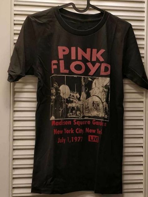 PINK FLOYD VINTAGE Tshirt Classic T-Shirt Black Unisex Tshirt All Size Hot!!! $19.99 - PicClick Pink Floyd Concert, Types Of Cotton Fabric, Pink Floyd Vintage, Pink Floyd Live, Vintage Band Shirts, Vintage Band T Shirts, Pink Floyd T Shirt, Shirt Wrinkles, Concert Band