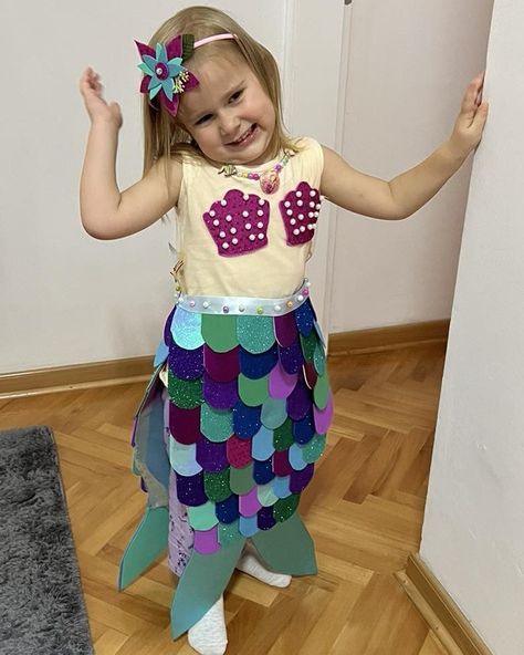 Home Made Mermaid Costume, Kids Mermaid Costume Diy, Diy Mermaid Costume Kids, Mermaid Diy Costume, Toddler Mermaid Costumes, Diy Mermaid Costume, Mermaid Costume Kids, Homemade Mermaid Costumes, Mermaid Costume Diy