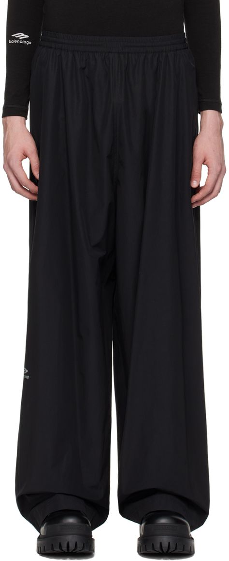 Find Balenciaga Ski Sweatpants on Editorialist. Cotton- and nylon-blend taffeta sweatpants. · Concealed drawstring at elasticized waistband · Two-pocket styling · Reflective logo printed at outseam · Full mesh lining Part of the Skiwear collection. Supplier color: Black Ski Leggings, Oversized Sweatpants, Pyjama Pants, Balenciaga Men, Balenciaga Black, Pajama Pant, Black Activewear, Fleece Sweatpants, Fade To Black