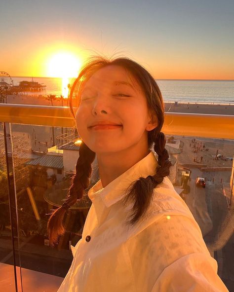 SK on Twitter: "Nayeon's Twicetagram update "Selcas bomb as the sunlight glow, seas are nice" #TWICE #트와이스 @JYPETWICE… " Twice Korean, Sana Momo, Twice Once, Chaeyoung Twice, Nayeon Twice, Im Nayeon, One In A Million, Instagram Update, Korean Girl