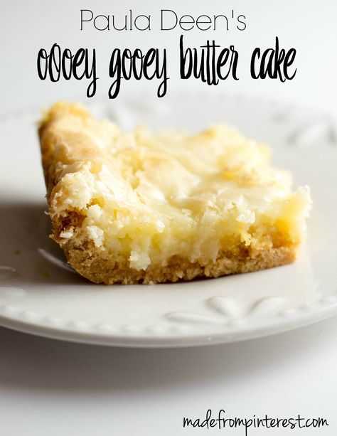 Paula Deen's Ooey Gooey Butter Cake. It is ooey, gooey and rich. Your family is sure to love it! Just be sure to cut the pieces small! Ooey Gooey Butter Cake Recipe, Ooey Gooey Butter Cake, Gooey Cake, Paula Deen Recipes, Gooey Butter Cake, Butter Cake Recipe, Dessert Simple, A Piece Of Cake, Ooey Gooey