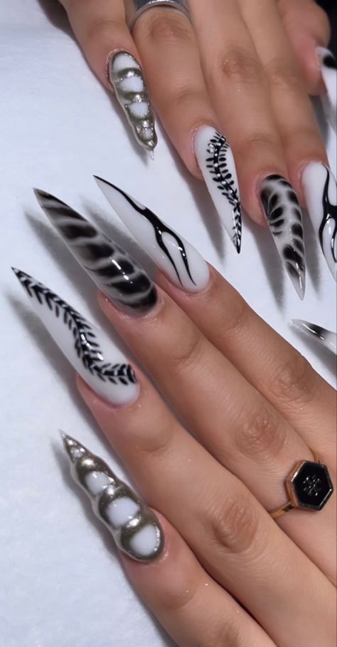 Centipede Nails, 3d Nail Art Designs, Hand And Finger Tattoos, Grunge Nails, Goth Nails, Glamorous Nails, Glow Nails, Nail Art Wedding, 3d Nail Art