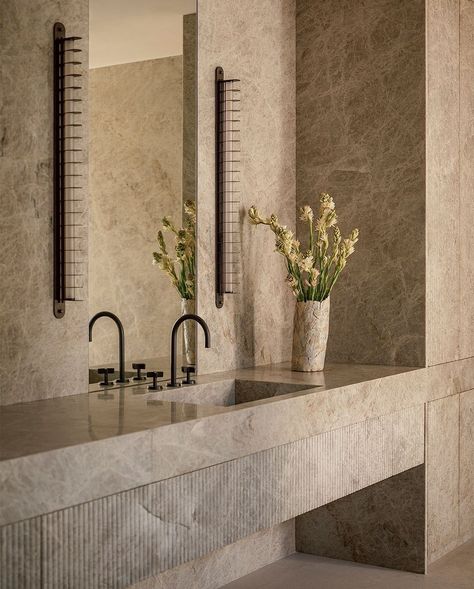 Runner Photography, Luxury Spa Bathroom, Restroom Design, Watermark Design, Steam Shower, Deco Architecture, Bathroom Design Inspiration, Bathroom Inspiration Decor, Art Deco Architecture