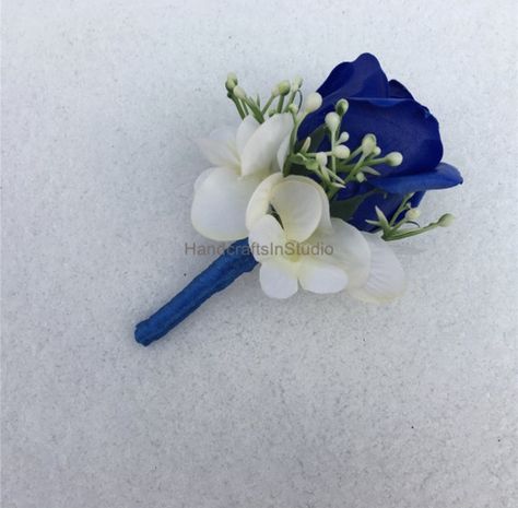 Blue Rose Boutonniere, Lapel Boutonniere, Grooms Flower, Boutonnière Ideas, Royal Blue Wedding Theme, Prom Flowers Corsage, Blue Boutonniere, Blue Wedding Decorations, Formal Ideas