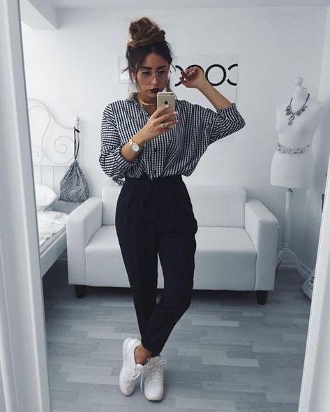 Outfits sencillísimos y casuales que te harán ver como una diosa Inspiring Photography, K Fashion, Trendy Summer Outfits, Casual Work Outfits, Inspired Outfits, 가을 패션, Business Casual Outfits, Mode Inspiration, Looks Vintage