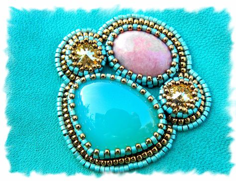 How To Do Beaded Embroidery, Bead Embroidery Jewelry Tutorial, Bead Embroidery Ideas, Easy Beading Tutorials, Easy Beading, Beading Necklaces, Duo Beads, Beadwork Embroidery, Beadwork Designs