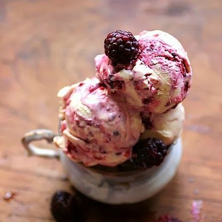 Blackberry Cheesecake Ice Cream by Vintage Kitchen Notes Blackberry Cheesecake, Kitchen Notes, Cheesecake Ice Cream, Berry Cheesecake, Yummy Ice Cream, Sorbet Recipes, Ice Cream Popsicles, Ice Cream Treats, Ice Cream Desserts