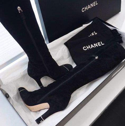 #follow #mrskyasiasmith #shoes #boots #chanel #luxurylife #luxury #rich #money #style #fashion #stylish #fashionable #blog #blogging #blogger Dr Shoes, High Heeled Boots, Shoes Heels Classy, Fancy Shoes, Hype Shoes, Girly Shoes, Aesthetic Shoes, Fashion Heels, Pretty Shoes