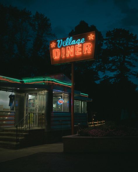 Diner Photography, Neon Diner, Diner Sign, Vintage Neon Signs, Vintage Neon, Hotel Motel, Call Of Cthulhu, Posters Framed, City Car