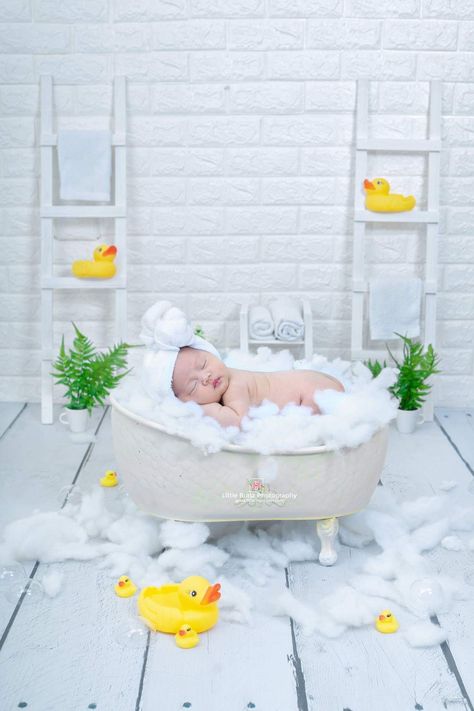 Newborn Bath Photoshoot, Theme Photoshoot, Baby Mommy, Tiny Bath, Baby Tub, Newborn Bath, Newborn Baby Photoshoot, Baby Shoot, Baby Bath Tub