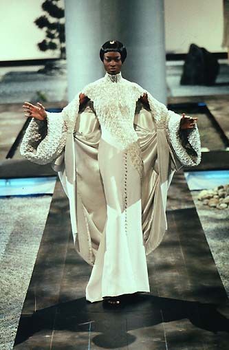 1998 - Alexander McQueen  . Givenchy Couture show Givenchy 1997, Debra Shaw, Lee Mcqueen, 1998 Couture, Givenchy Haute Couture, Givenchy Couture, Runway Fashion Couture, Mc Queen, Mcqueen Fashion