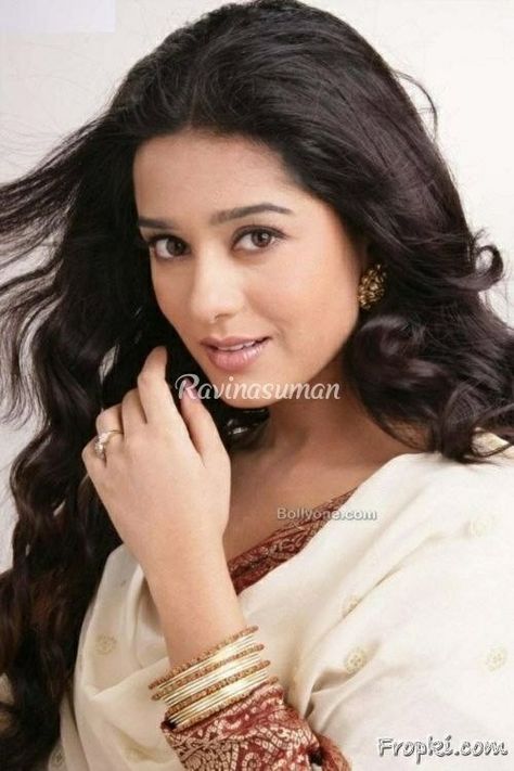 Amrita Rao, Bollywood Posters, Mahi Mahi, Classic Beauty, Bollywood Actress, Fashion Beauty, Google Search, Drop Earrings, Hair Styles