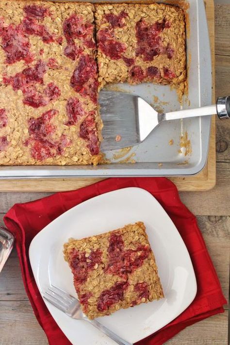 Peanut Butter and Jelly Baked Oatmeal Pbj Baked Oatmeal, Peanut Butter Jelly Recipes, Heart Breakfast, Instant Oatmeal Packets, Low Sugar Jam, Oatmeal Bake, Breakfast Inspiration, Oatmeal Cake, Oatmeal Packets