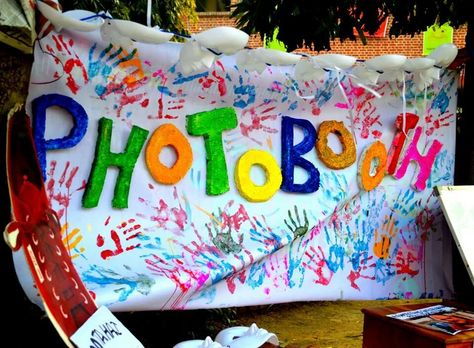 I LOVE this! What if we made one as a backdrop for #eaglefest and had RHA members do their handprints!? College Fest Decoration Ideas Outdoor, Fest Decoration Ideas, College Fest Decoration Ideas, Annual Day Themes, Fest Decoration, College Fest, College Event, University Of Delhi, College Diy