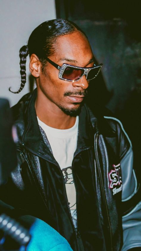 Snoop Dogg Wallpaper 90s, Snoop Dogg Hair, Snoop Dog Aesthetic, Snoop Dogg Aesthetic Wallpaper, Snoop Dog Wallpaper, Snoop Dogg Braids, Snoop Dogg Aesthetic, Young Snoop Dogg, Snoop Dogg Wallpaper