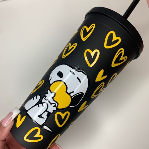 22oz snoopy tumbler Snoopy Tumbler Wrap, Snoopy Tumbler Cups, Snoopy Tumbler Ideas, Snoopy Tumbler, Snoopy Items, Tumbler Cups Personalized, Snoopy Mug, Peanuts Cartoon, Snoopy Wallpaper