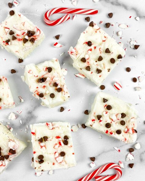 Peppermint Treats, Yogurt Bark, Ww Desserts, Protein Desserts, Weight Watchers Desserts, Holiday Snacks, Peppermint Bark, My Recipes, Holiday Cooking