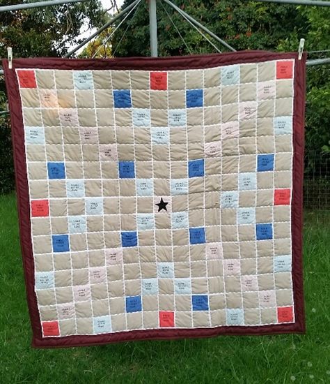 Board Game Quilt Pattern, Scrabble Quilt Ideas, Board Game Quilt, Crossword Quilt, Quilt Games, Scrabble Quilt, Sewn Gifts, Diy Yard Games, For My Bestie