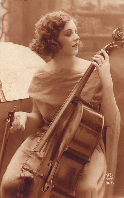 Beautiful vintage cello pic. Portrait Vintage, Cellos, Charles Bukowski, Photo Vintage, Vintage Portraits, Sound Of Music, Pics Art, Vintage Pictures, Mulan