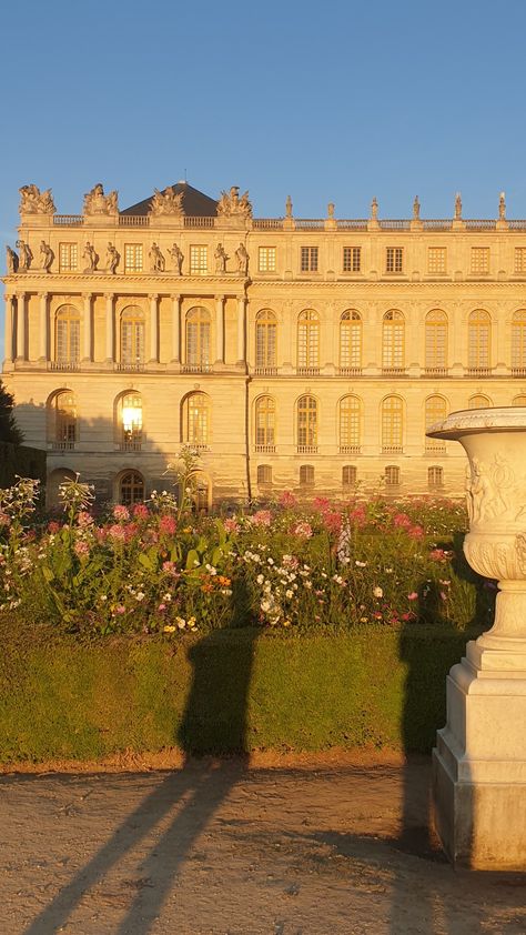 French Royalty Aesthetic, Versailles Castle, Taurus Sun, French Royalty, French Aesthetic, Castle Aesthetic, Mary Stuart, Royalty Aesthetic, Versailles