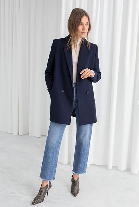 LE CATCH is Marlien Rentmeester's fashion blog. Navy Blazer Outfit Women, Long Blazer Outfit, Navy Blazer Outfits, Work Blazer Outfit, Work Outfits Frauen, Business Casual Blazer, Blazer Outfits Casual, Blazer Outfits For Women, Work Blazer