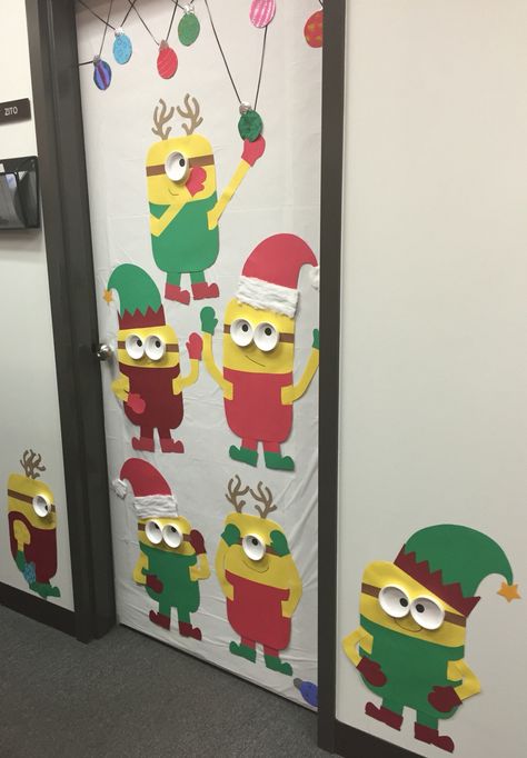 Door Decorations Holiday, Christmas Door Diy Decorating Ideas, Christmas Class Door Idea, Christmas Classroom Display, Winter Door Classroom, Door Decoration Ideas, Christmas Disney Door Decorating Contest, Christmas Decorations Classroom, Abominable Snowman Door Decoration